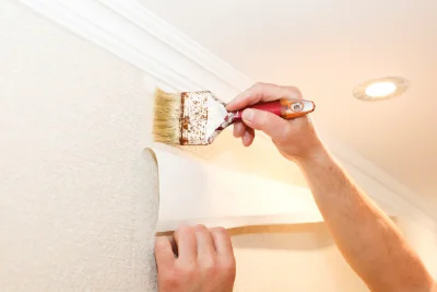 Pose de papier peint à Soleymieu — revêtements muraux et toiles de verre